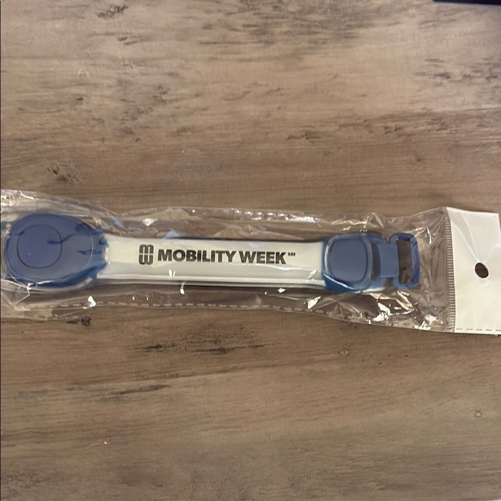 Blue Mobility Week Wristband with Clips